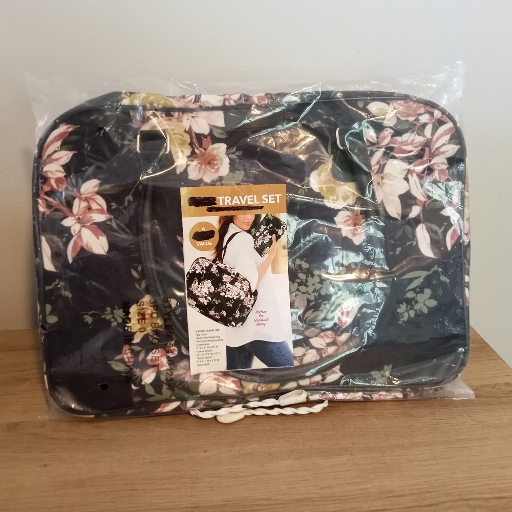 Three-Piece Travel Set ~ Free Shipping! ☆